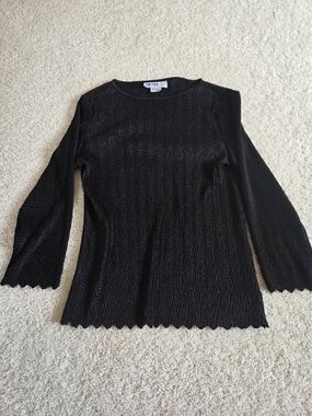Women's Black Textured Long-Sleeve Blouse